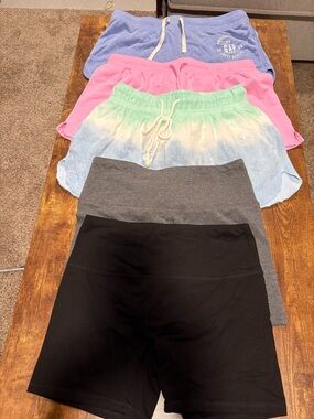 Ladies size medium Assorted Shorts Bundle. Gap, wild fable, etc…